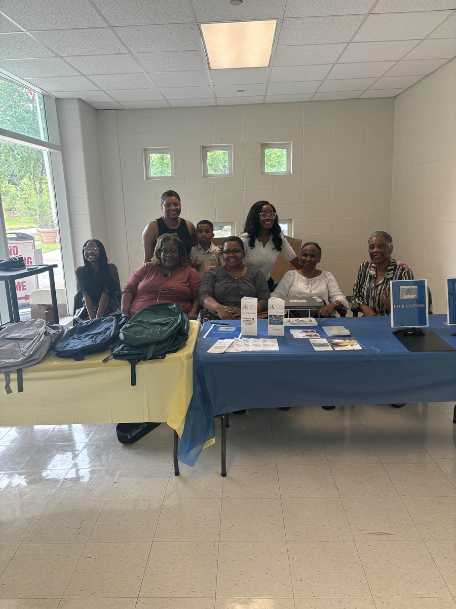 #SocialWorkersDeploy 

Social Workers collaborate with its community and work together to address barriers that impede on the education of our amazing young scholars! Open House is an opportunity to cement those relationships! <a href="/TheAPSHub/">The APS Student and Family Support Hub</a> <a href="/CAMontgomeryEDU/">Chelsea A. Montgomery</a> <a href="/apsupdate/">ATL Public Schools</a> <a href="/apsupdate/">ATL Public Schools</a>