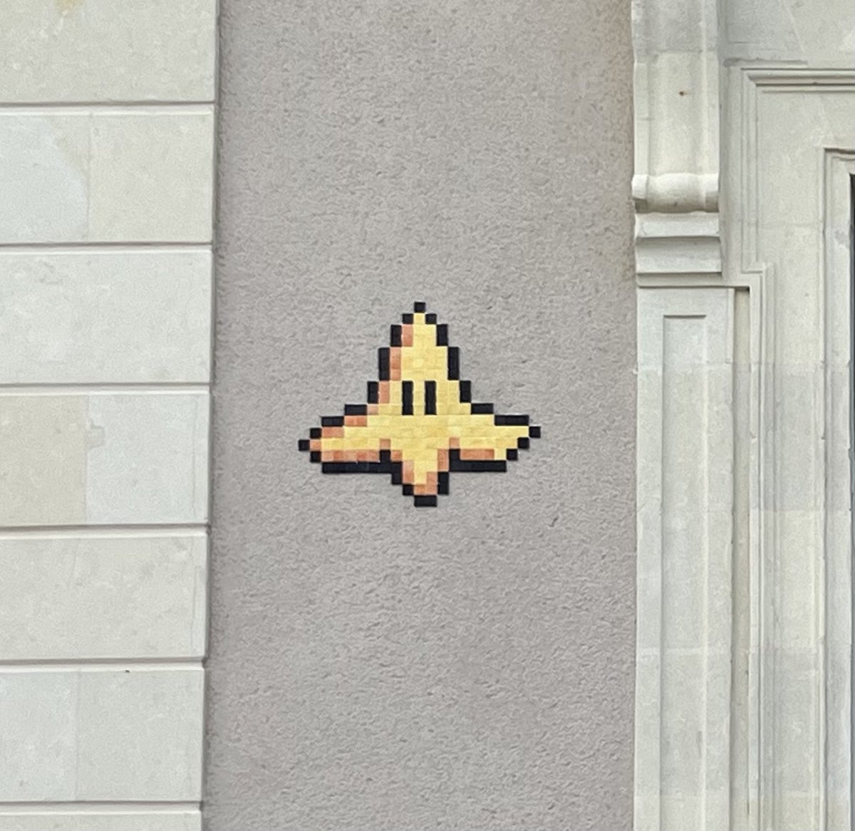 KarmaRotto's tweet image. Petit street art à côté de chez moi 🤗 #smk