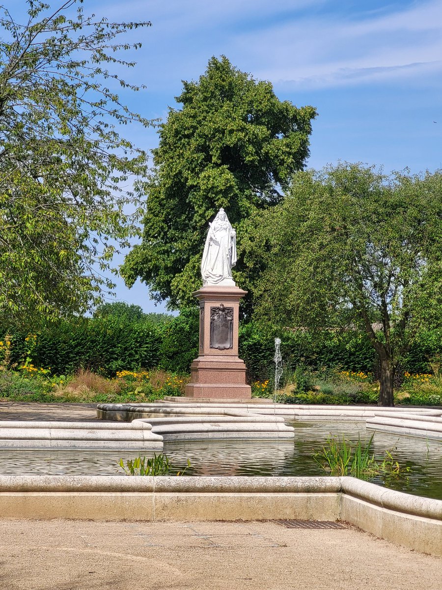 BeckyBoulton201's tweet image. Walking round the memorial garden this morning #fountain #outforawalk