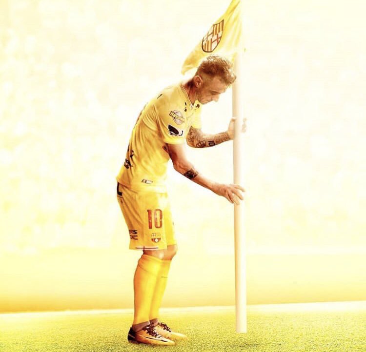 GermanAnda's tweet image. Años se buscó un 10, llegó en 2011 y rompió el molde, le devolvió en algo la mística al equipo; nos ilusionó, nos enojó, hizo levantar a las tribunas y generó odios. Así son los ídolos. 
Gracias x tanto. #SiempreAl10 @Kitudiaz1070