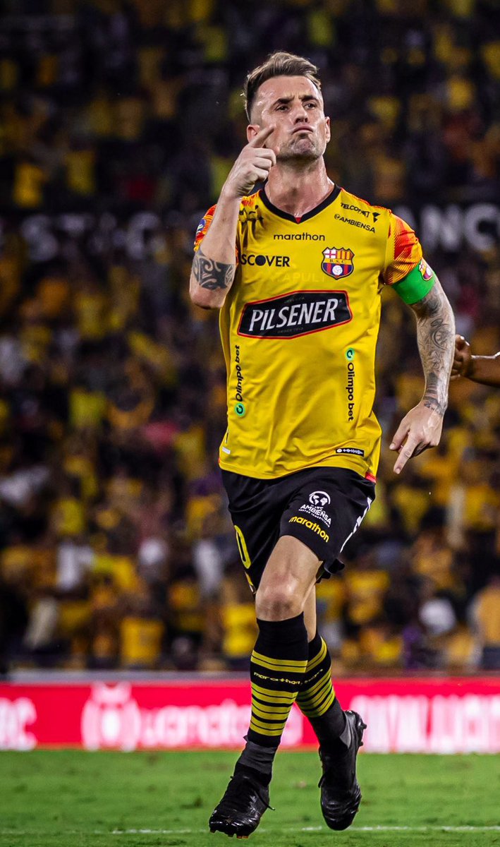 GermanAnda's tweet image. Años se buscó un 10, llegó en 2011 y rompió el molde, le devolvió en algo la mística al equipo; nos ilusionó, nos enojó, hizo levantar a las tribunas y generó odios. Así son los ídolos. 
Gracias x tanto. #SiempreAl10 @Kitudiaz1070