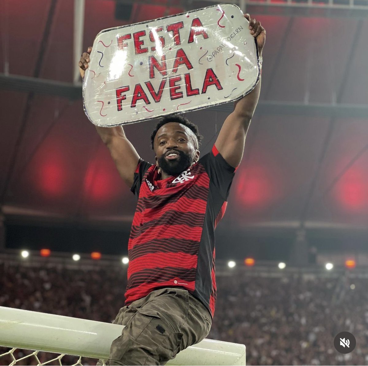eunegrete10's tweet image. Kkkkkkkkkk kkkkkkkk hoje quem comanda o baile na favela sou eu 😂