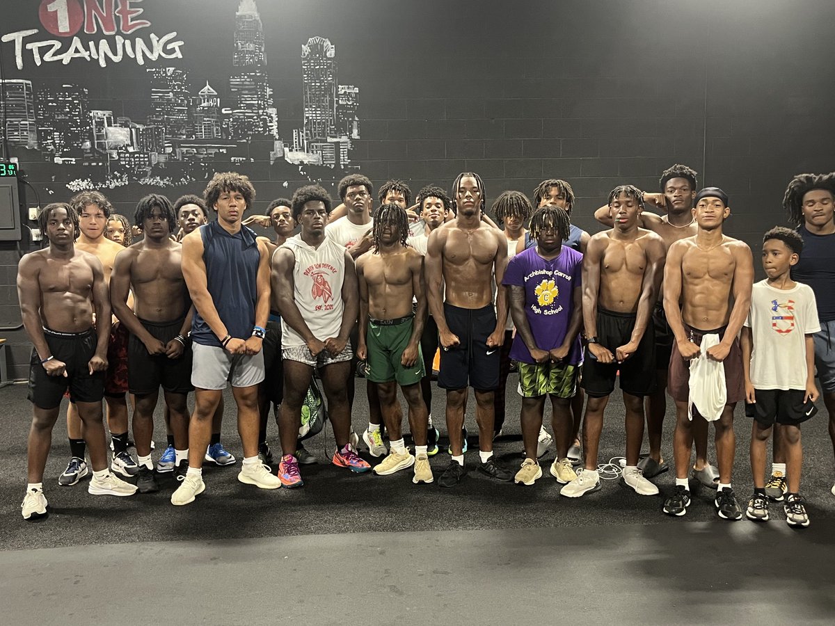 Over 50+ players participated in the off campus workout 🏋🏿 since December. We finished strong 💪🏿 ⁦<a href="/MallardCreekABC/">Mallard Creek HS ABC</a>⁩ ⁦<a href="/CoachKTinsley/">Kennedy Tinsley</a>⁩ #Creekstrong The Life.