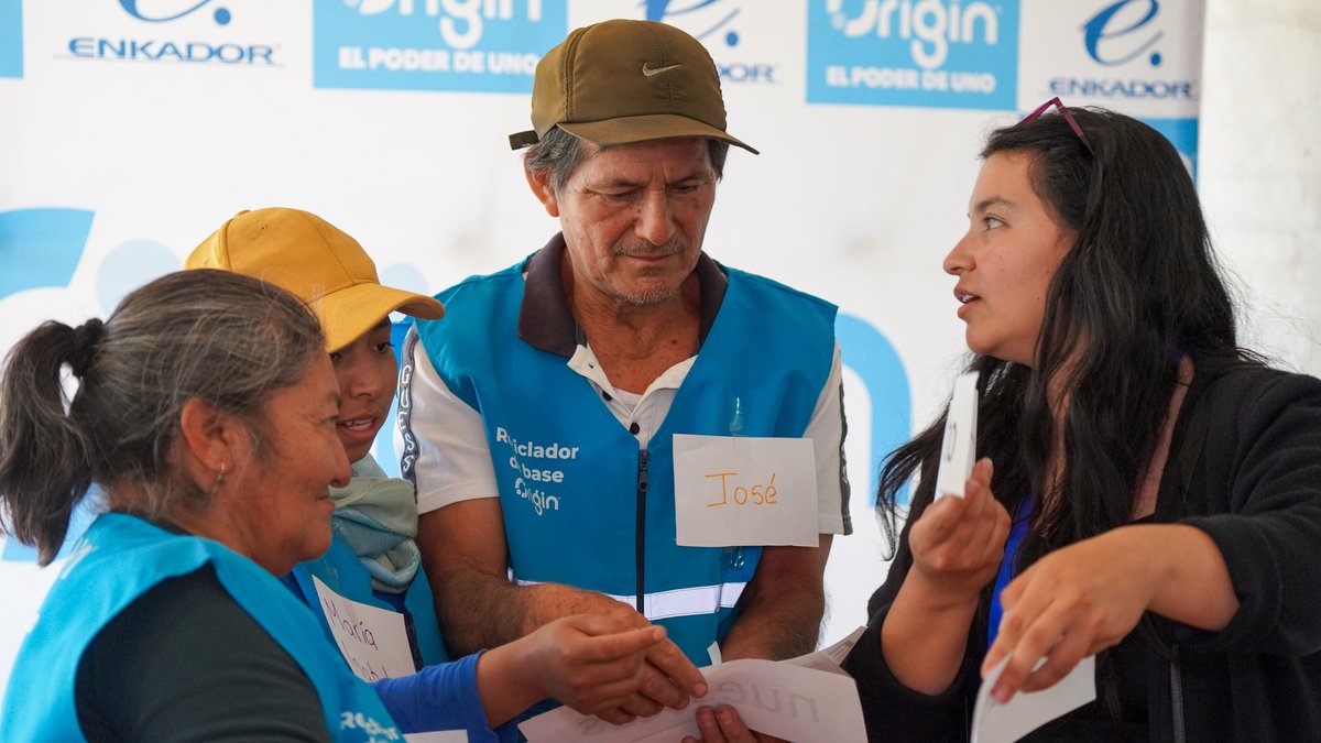 origin_recycle's tweet photo. ¡Hoy presentamos nuestro programa #ENKuentro! 🎉

El objetivo es unir a los recicladores de base y mejorar las condiciones de vida a través del trabajo que realizan. 🌍🌱

#ENKuentro #Recicladores #Sostenibilidad #OriginRecycle #ElPoderDeUno https://t.co/2fDYCYTsxu