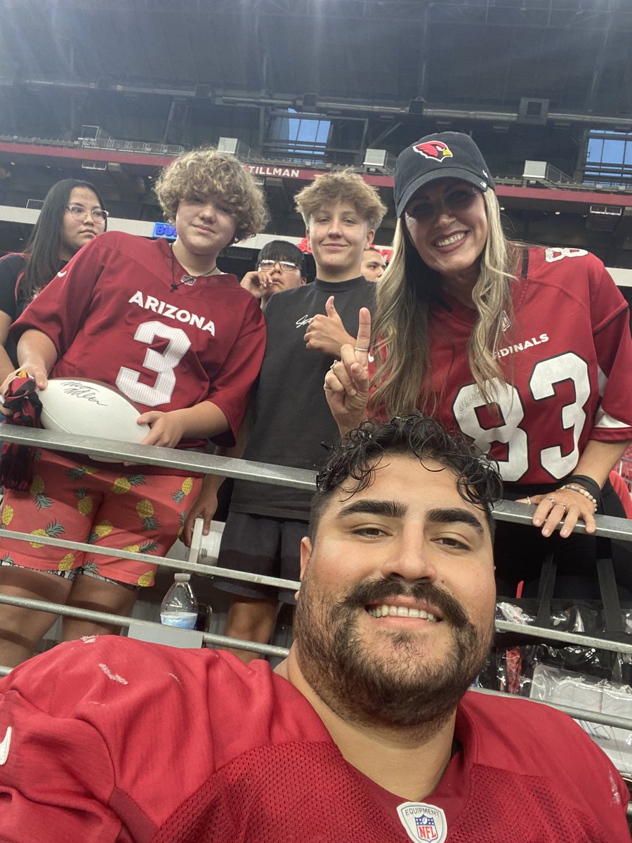 We love us some @willhernandez76 !!!! Thank you, Will, for taking the time to sign autographs for us AND take a selfie with us!!!  Go Cardinals!!!  ❤️🏈🫶🏼