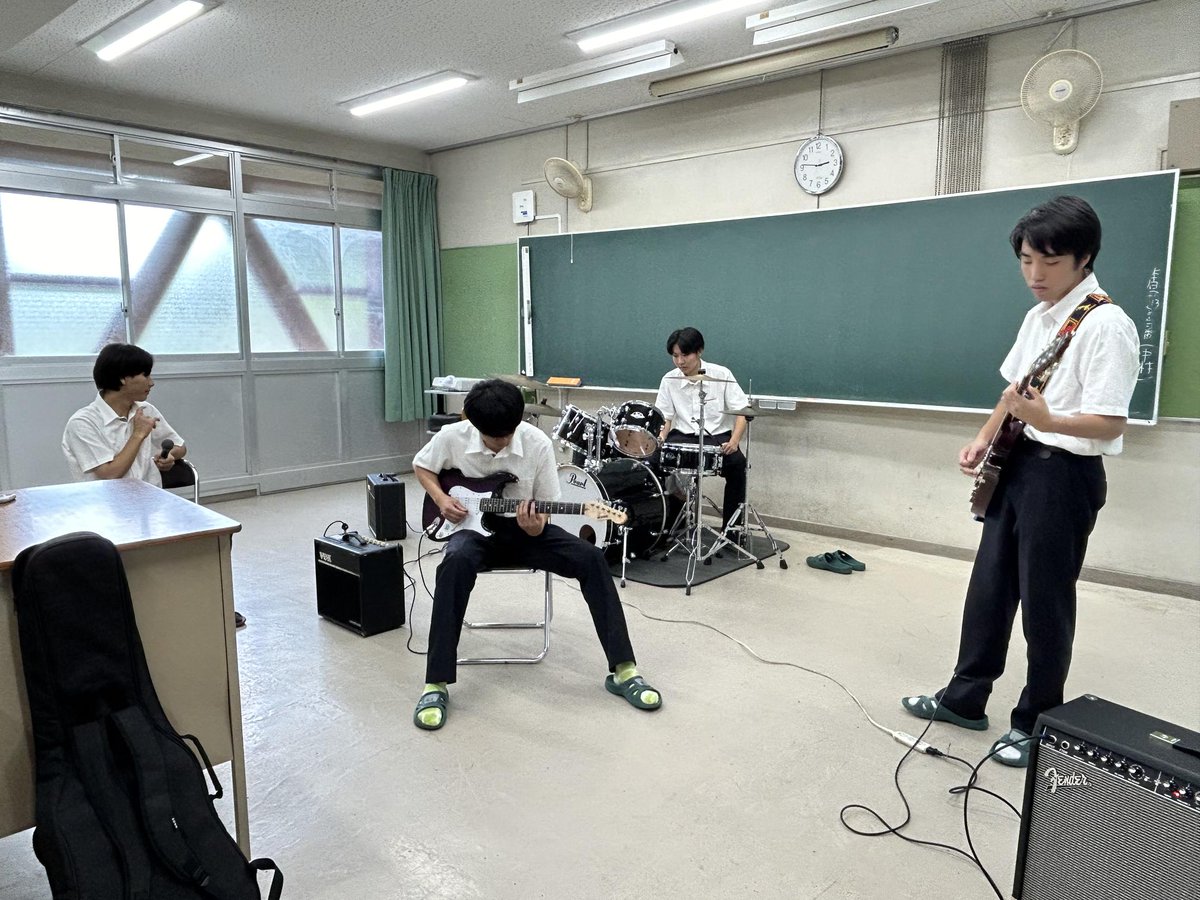 1*様 ハローキティ　名古屋市立工芸高等学校 黒磯高校 × ハローキティ コラボグッズ販売中】 世代を超えて
