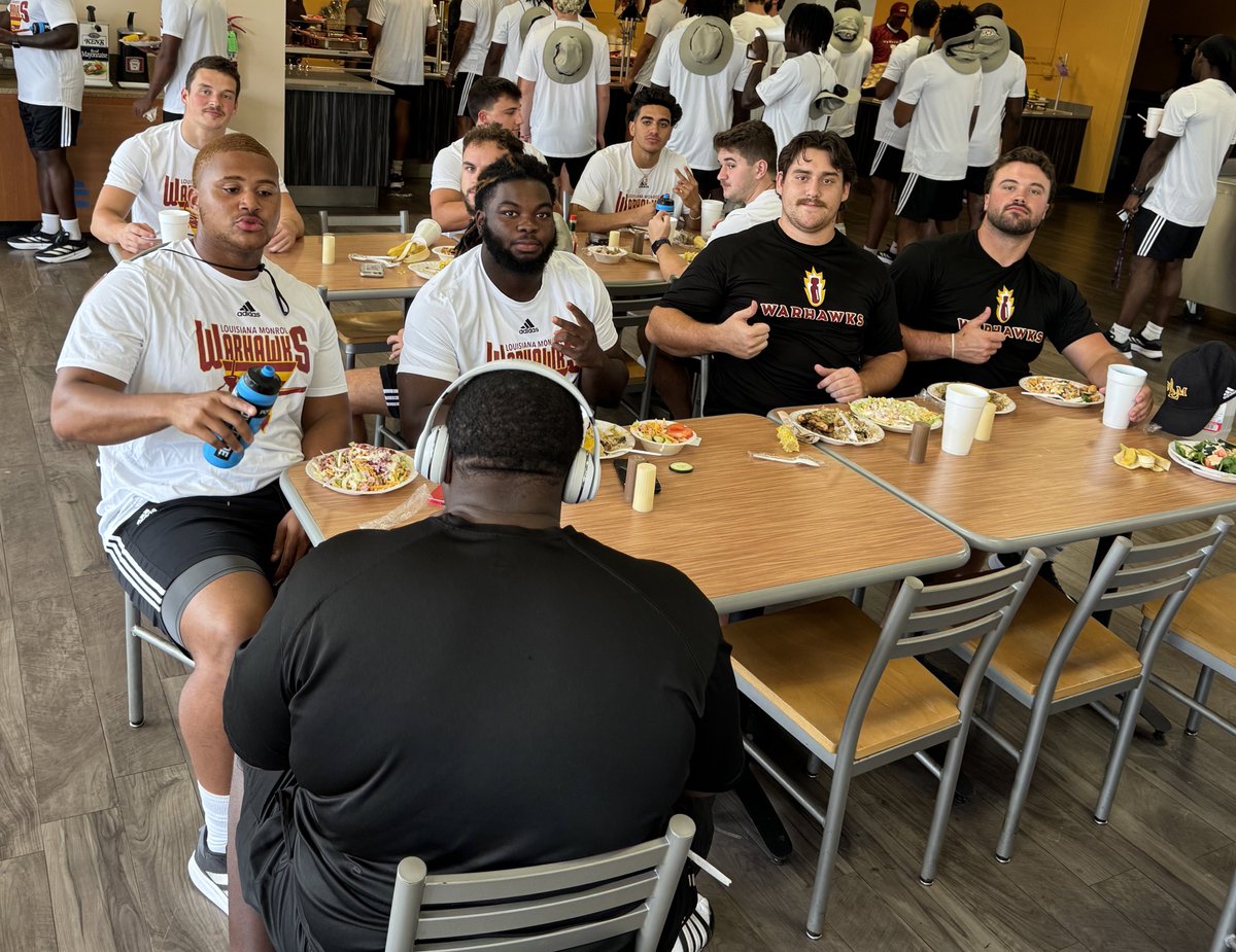 Pre-fall camp dinner 🍽️ 

The guys are back and town and are ready for the start of camp tomorrow 🏈 💪