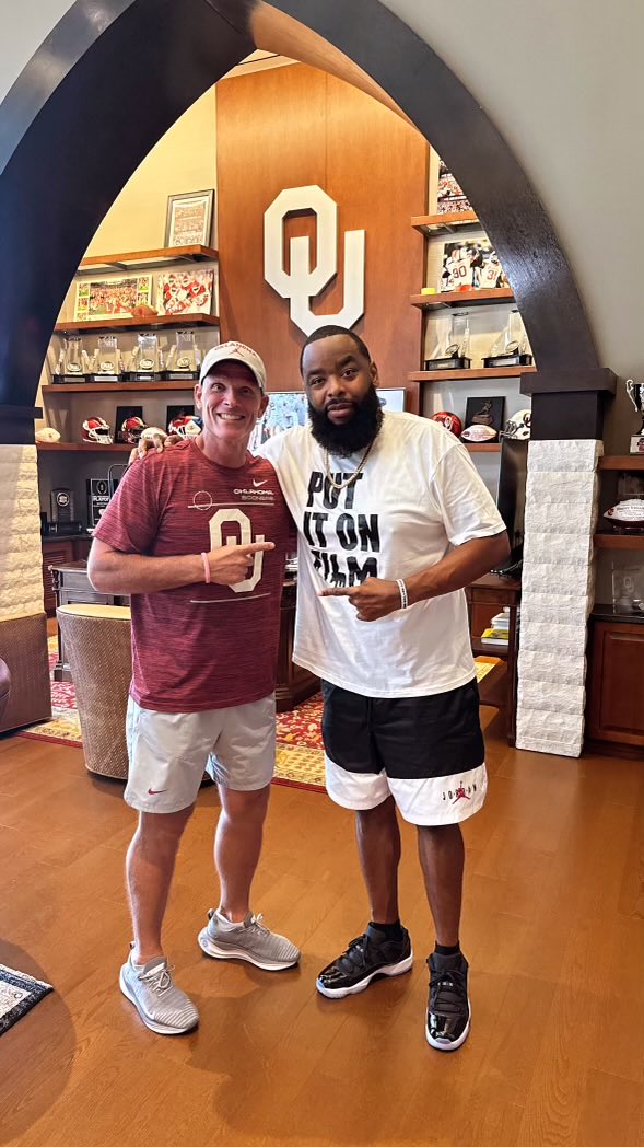 Brent Venables (@coachvenables) on Twitter photo Thanks MyMan <a href="/Shep71/">C.L. “SHEP” Shepherd</a> was On Point AGAIN📈☝🏾Amazing Perspective & Gift for Words & Messaging🎯<a href="/OU_Football/">Oklahoma Football</a>
#StandByAndGetSome ThrowThem4’s⬆️💪🏾 Thanks MyMan <a href="/Shep71/">C.L. “SHEP” Shepherd</a> was On Point AGAIN📈☝🏾Amazing Perspective & Gift for Words & Messaging🎯<a href="/OU_Football/">Oklahoma Football</a>
#StandByAndGetSome ThrowThem4’s⬆️💪🏾