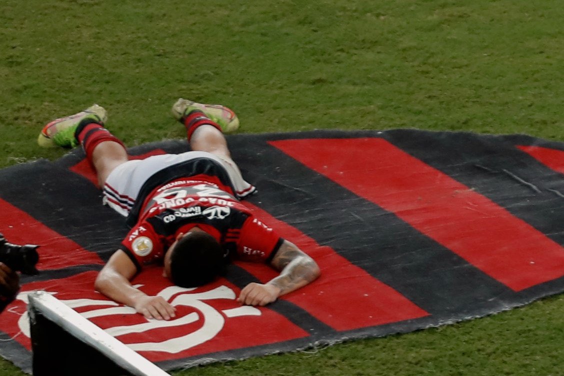 jotadomeng's tweet photo. FLAMENGO. O escudo basta. https://t.co/Wj0eTkRDQP