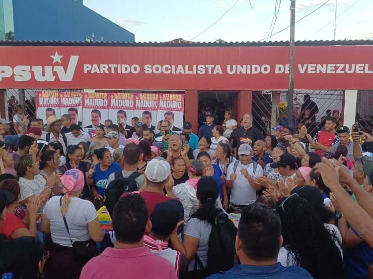 CojedesPsuvOfic's tweet photo. ¡Ante el odio, el amor!

Desde la casa del PSUV-Cojedes con amor y alegría el pueblo noble y leal de Cojedes celebra los 70 años de nuestro Comandante Chávez y da respaldo absoluto a nuestro presidente @NicolasMaduro y su lucha por preservar paz en Venezuela.

#VenezuelaEsPaz https://t.co/ZAzpkKSI9f