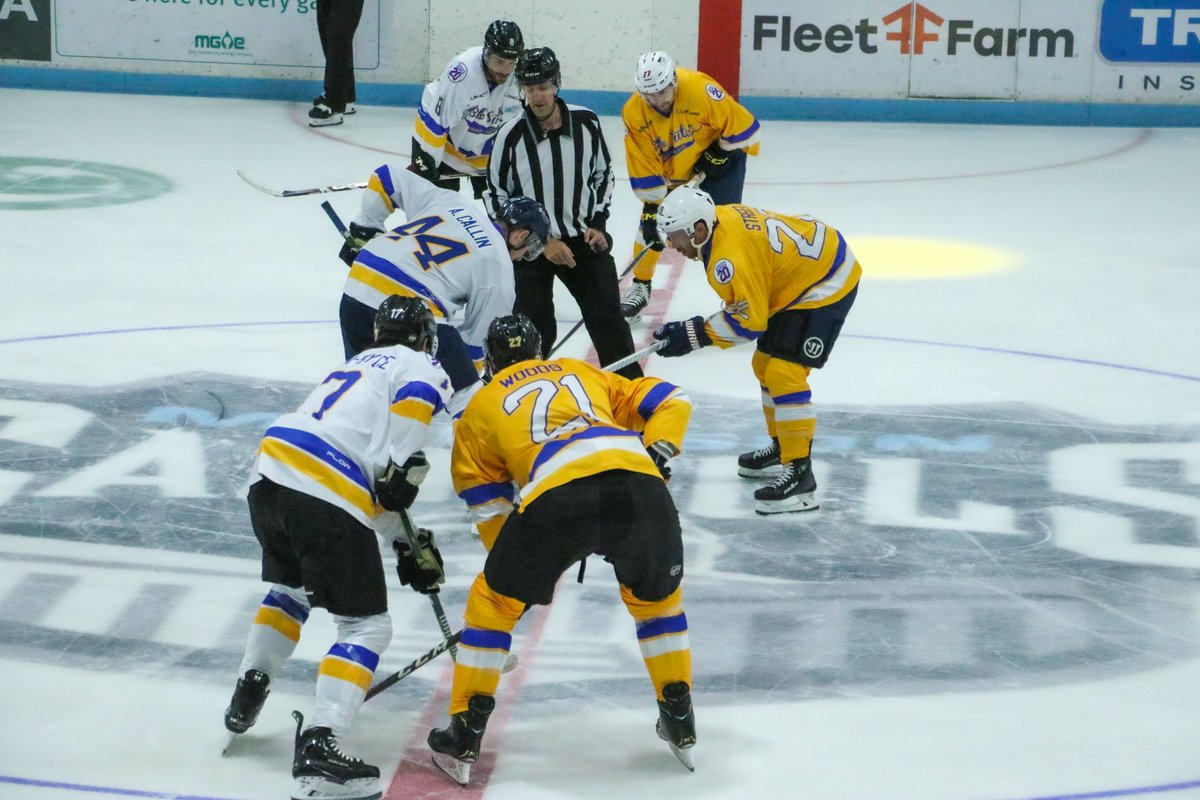 Wisconsin Hockey tweet media