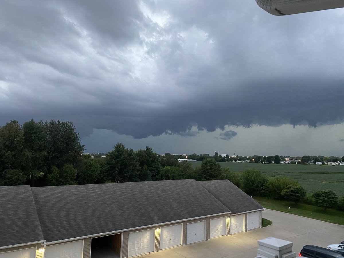 _ambermilliken's tweet photo. @MaxVelocityWX Johnston, IA https://t.co/EGDN1VuWJS