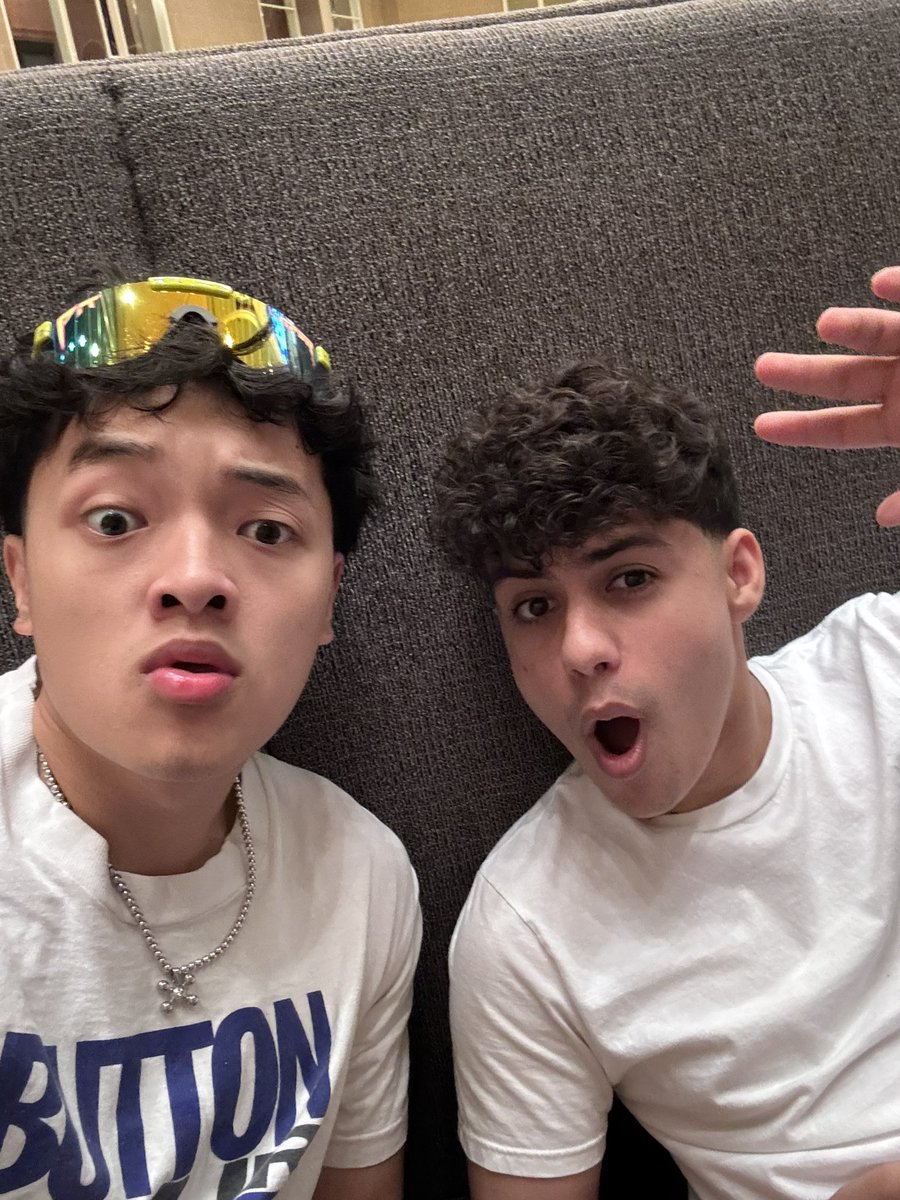 jasontheween's tweet image. DAY 1 JAPAN 🇯🇵 

twitch.tv/jasontheween