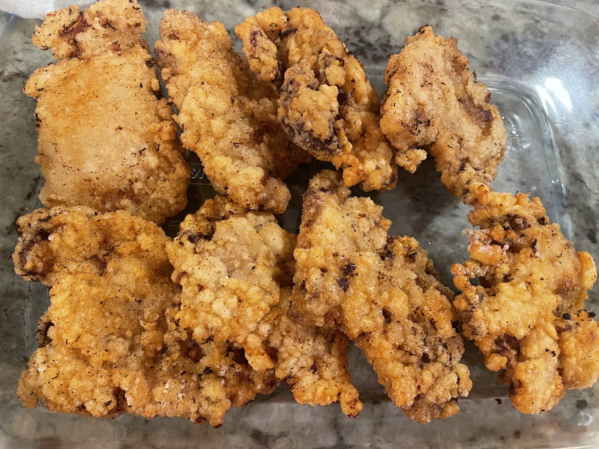 cperry617's tweet photo. Tried something different today. A cross between buttermilk fried chicken and karaage chicken. Soaked overnight in buttermilk seasoned with salt, pepper, onion, and garlic. Then dredged it potato starch also seasoned with salt, pepper, onion, and garlic. Tender, juicy, crunchy. https://t.co/NQ2pudOxp9