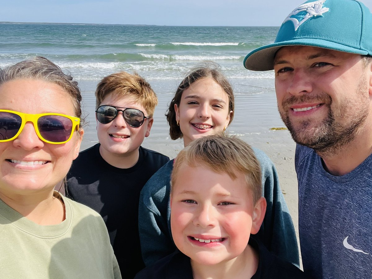 We made a BINGO! Thanks, <a href="/SchindewolfKISD/">Schindewolf Int.</a> for the fun! Traveled outside of @kleinisd (2 countries, 7 states, 4 provinces), adventured a 6680 mile road trip, sweet treats, took selfies with the family, visited the beach, and rollercoasters at Canada’s Wonderland. #sissummer24