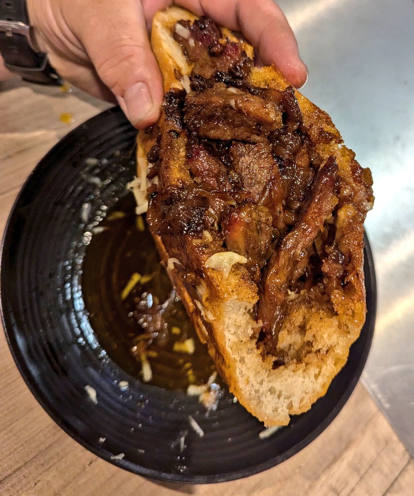 jayclark0106's tweet photo. 900000000 calories right there 😲😋 #RustyRocket #TikiBBQ https://t.co/wqdSYU6CcK