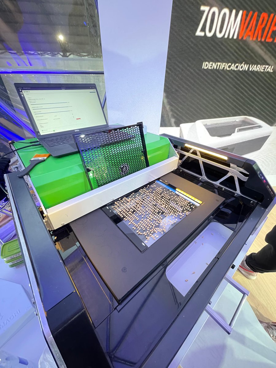 La semana pasada estuvimos en <a href="/LaRural_BsAs/">La Rural</a>  en el stand del <a href="/gcba/">Buenos Aires Ciudad</a>. 

Compartimos un poco sobre <a href="/ZoomAgri/">ZoomAgri</a>, mostrando nuestra tecnología de AI y procesamiento de imágenes. Gracias a todos los que se acercaron y al equipo de ZoomAgri por el aguante!

#Incubate #LaRural #AI