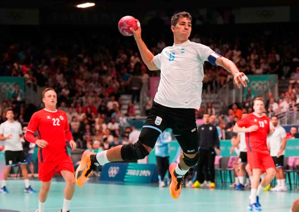 PabloMMonti's tweet photo. Te emocionás cuando Argentina gana una medalla?  

Entonces por qué te enojás cuando Argentina pierde? El deportista argentino NO TE DEBE NADA. Te acordás de alentar cada 4 años y solo si les va bien.

Sacrificio y sufrimiento silencioso. Todo por Argentina🇦🇷. Disfrutá y alentá! https://t.co/p2IkT7ZWdN