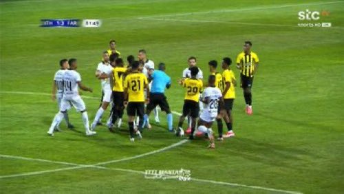 ان شاءالله ما نشوف تطبيل للي سواه فرحه تصرف طفولي يجب ان يقمع من الان و الا بيطير علينا بطولات و نهائيات بالتصرفات هذه

 #الاتحاد_فارينزي