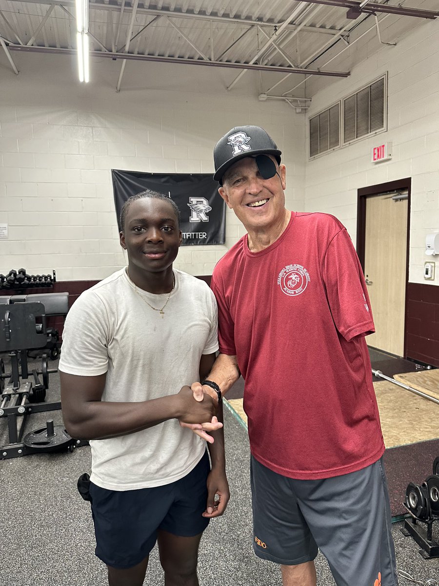 We want to extend a huge THANK YOU to Clebe McClary for coming to speak to our program. Our student-athletes and coaches appreciate his service as a Marine, and his dedication to empowering future leaders.
#WeWillWin #WeROne #FIDO