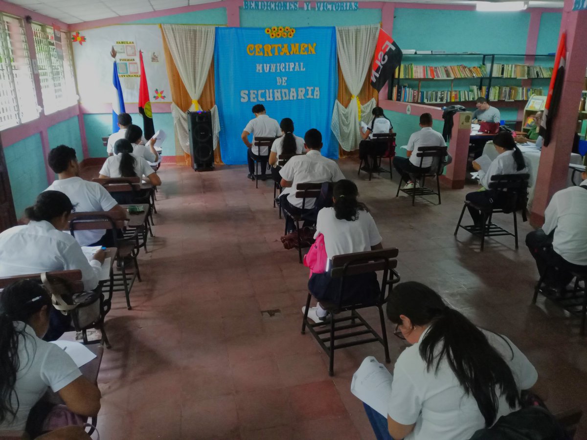 ¡Hoy se desarrolló el Certamen Nacional de Estudiantes de Secundaria, Etapa Municipal!
Con gran entusiasmo y participación, estudiantes de las distintas sedes de secundarias se dieron cita hoy para competir en la etapa municipal del Certamen Nacional de Estudiantes de Secundaria.