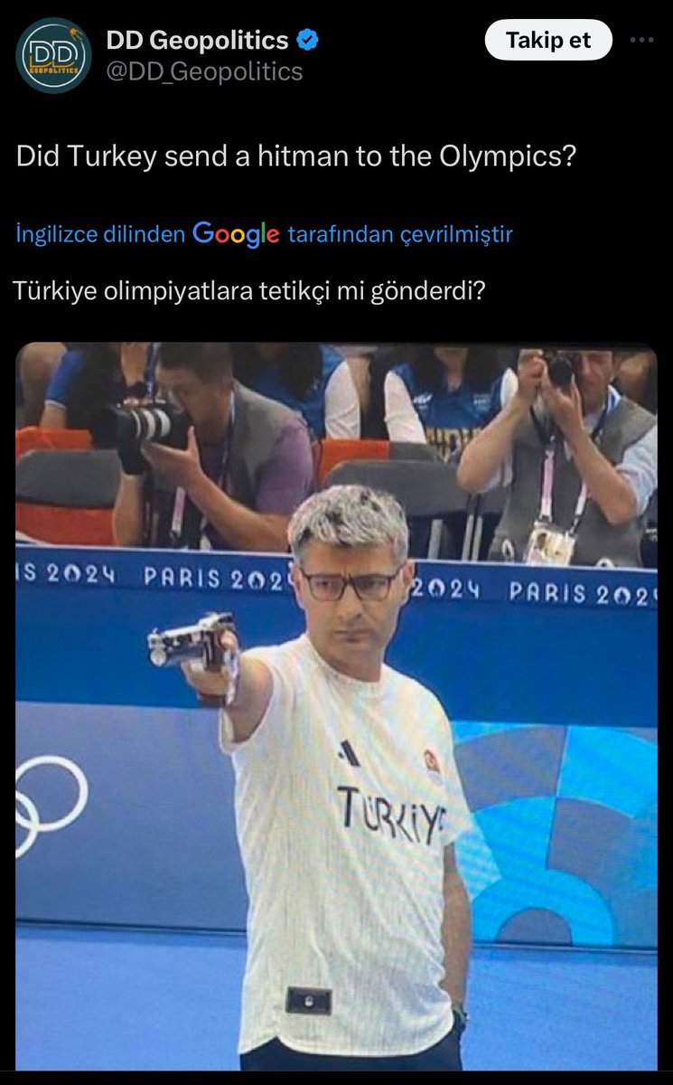 aykiri's tweet photo. Olimpiyatlar’da, havalı tabanca atış kategorisinde Türkiye’ye gümüş madalya getiren Yusuf Dikeç, global sosyal medyanın gündemine oturdu.

Milyonlarca görüntüleme alan paylaşımlardan bazıları:

- Türkiye, özel lensleri, göz kapağı ve kulak koruması olamayan bir adamı göndererek gümüş madalya kazandı,

- Bir Türk, sadece gözlüğüyle geldi ve gümüş madalya kazandı.