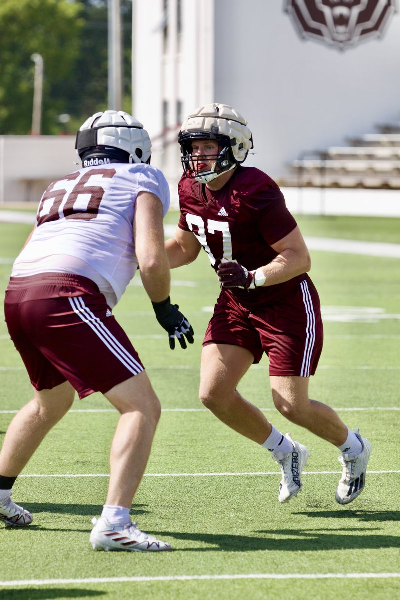 MoStateFootball's tweet photo. BACK &amp; BETTER THAN EVER!!!!!!🥳🥳

Fall Camp Day 1 ✔️

#OutHitOutHustle https://t.co/yBUvnktz06