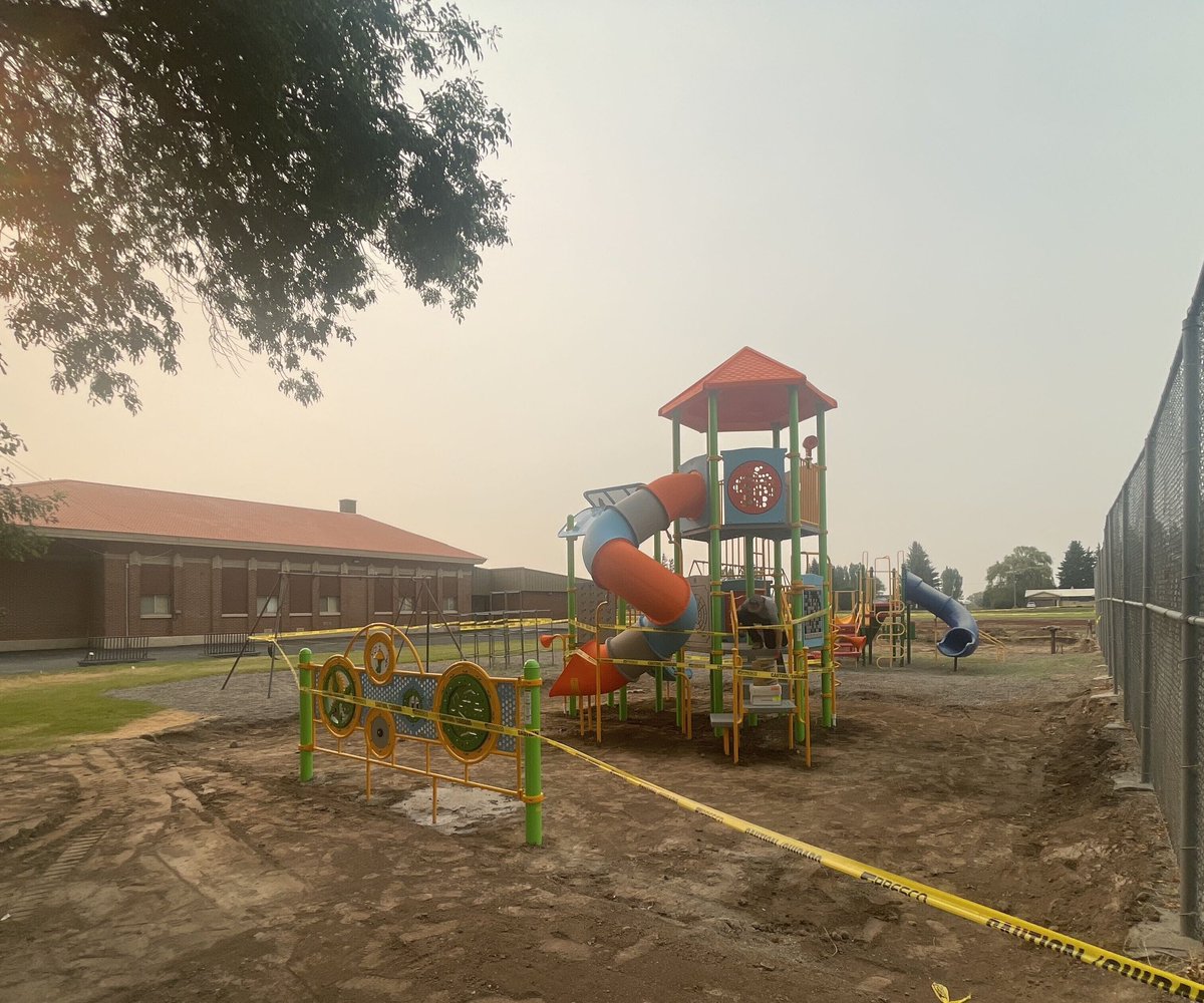 Luckydrec's tweet photo. This colorful @playcraftsystems playground is perfect for this small city park in Idaho.
.
.
#luckydog #inpursuitofplay #playgrounds #idahoplaygrounds #playgroundconstruction #tetonidaho #sugarcityidaho #playcraftsystems #idaho https://t.co/pTGY8ZtCtM