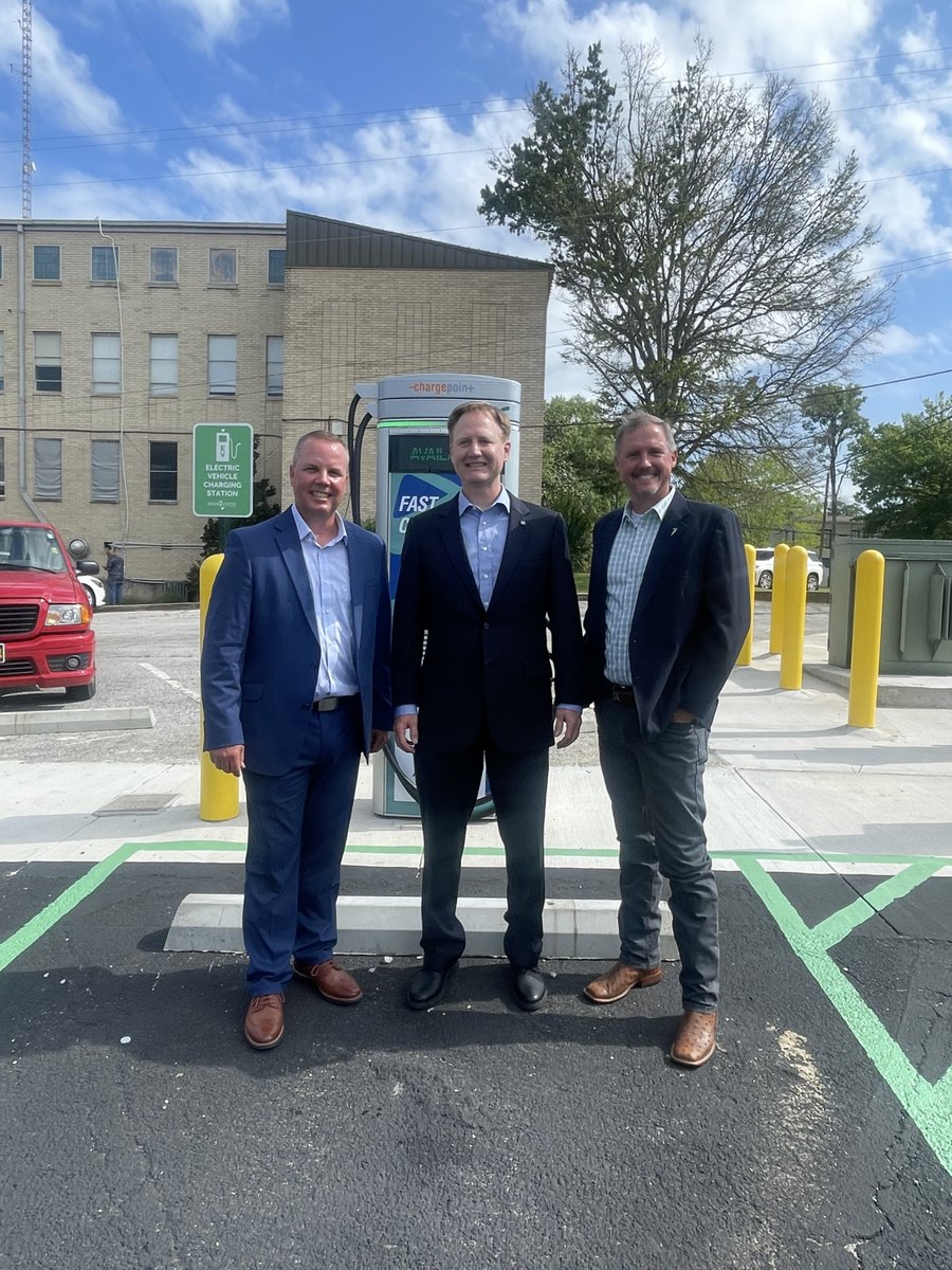 7StatesPower's tweet image. Thank you to our partner @ace_power for your work on today's EV charger install. We are one step closer in building and energizing the grid of the future. sevenstatespower.com/2024/07/31/ace…

#evchargers #powergrid