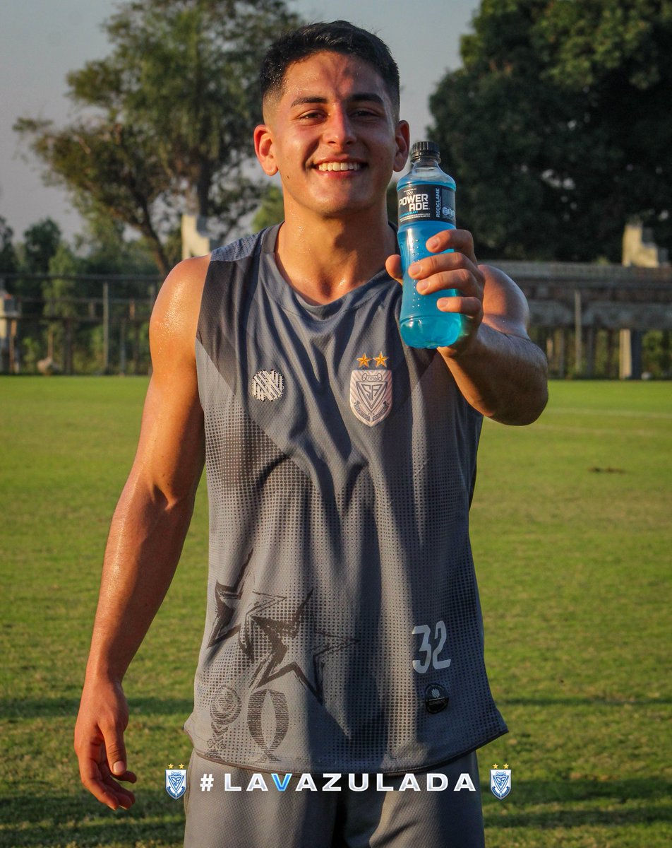 ClubSpAmeliano's tweet photo. Alex Servian se une al #TeamPowerade
Beneficios de tomar POWERADE ⬇️
🔹 Recuperas el desempeño
🔹 Hidratación instantánea
🔹 Buena absorción de minerales
🔹 Fuente de energía para tus músculos
#𝐋𝐚𝐕𝐚𝐳𝐮𝐥𝐚𝐝𝐚 ⭐⭐ 🤍💙 https://t.co/nUnauQvYow