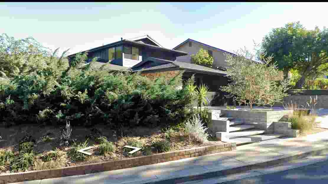 Open-concept modern home in Woodland Hills.  Lots of street parking.  Lots of windows and light inside.  Perfect for shooting inside.  Inside: 4 bedrooms plus home office.  Den w/ Fireplace.  Garage converted to play space and gym. Fruit trees, BBQ, Jacuzzi, pool, firepit.