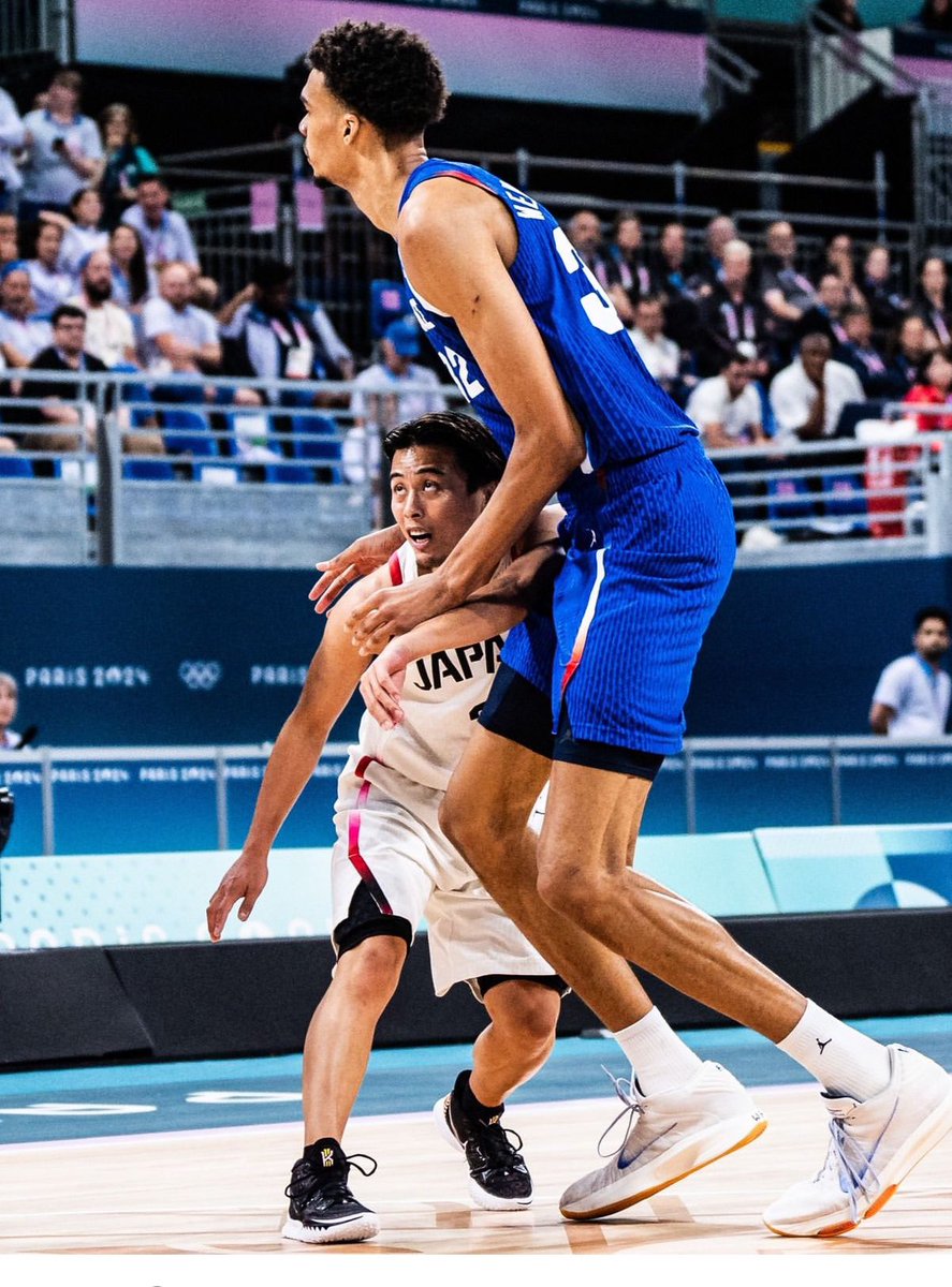 Ralph Sampson being guarded by the great Ricky Stokes during practice before the 1981 Final Four. #UVAMensBasketball