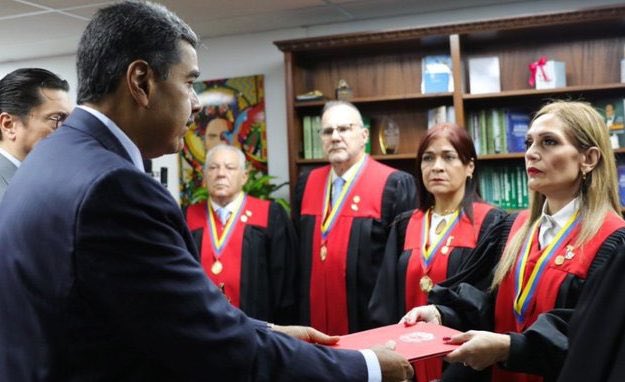 Presidente Maduro: El PSUV está listo para presentar el 100 % de las actas electorales que están en nuestras manos

psuv.org.ve/portada/presid…

 #VenezuelaEsPaz