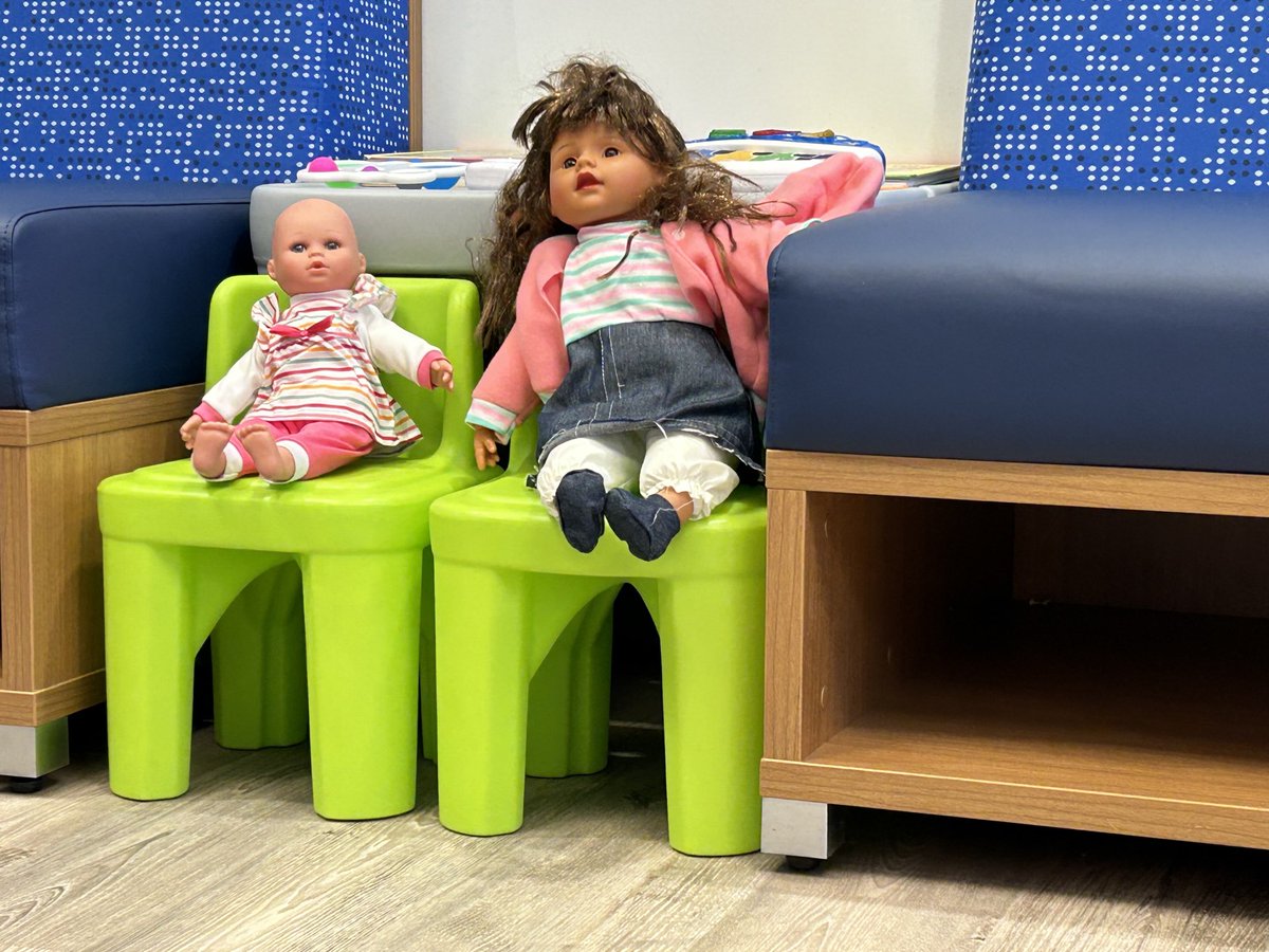 At the doctors for my nerves, and who should I run into but these two, blatantly mocking me about yesterday’s events. Trash. And who goes to a medical office barefoot?! #AnEyeforAiden