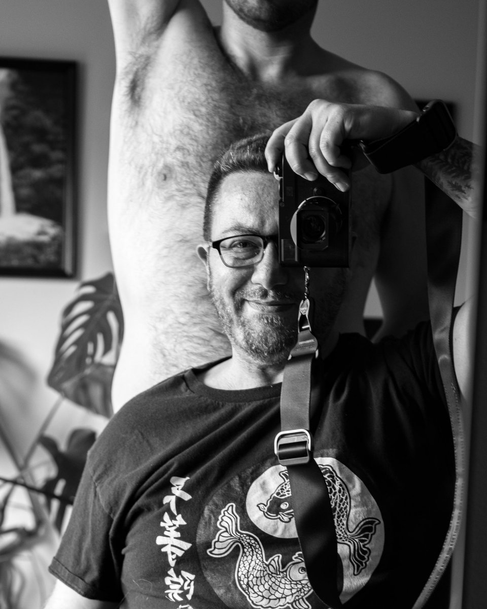 MenInMonochrom's tweet photo. Capturing intimate moments in black &amp; white with my Leica M11 Monochrom &amp; Linhof Technika 4×5. Hey there. Nice to meet you. 🎞️🖤 https://t.co/jkbXSOCruz