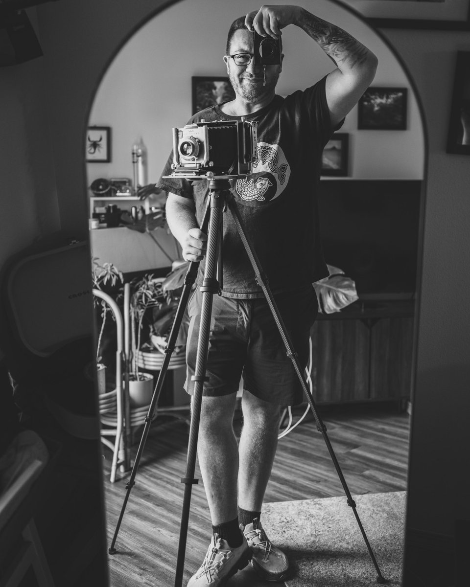 MenInMonochrom's tweet photo. Capturing intimate moments in black &amp; white with my Leica M11 Monochrom &amp; Linhof Technika 4×5. Hey there. Nice to meet you. 🎞️🖤 https://t.co/jkbXSOCruz
