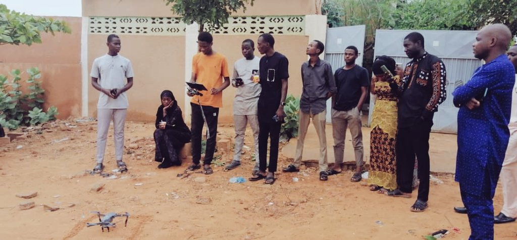fatima alher (@falher3) on Twitter photo Début de la formation en #cartographie_numérique pour le deuxième groupe ce matin dans les locaux de <a href="/MapTicNiger/">MapTic</a> Apres la prise en main du #JOSM nous avons eu une petite demonstration de prise d image par drone, ces images seront utilisées sur #JOSM
#OMAN <a href="/openmapping_wna/">Open Mapping Hub - West and Northern Africa</a> Début de la formation en #cartographie_numérique pour le deuxième groupe ce matin dans les locaux de <a href="/MapTicNiger/">MapTic</a> Apres la prise en main du #JOSM nous avons eu une petite demonstration de prise d image par drone, ces images seront utilisées sur #JOSM
#OMAN <a href="/openmapping_wna/">Open Mapping Hub - West and Northern Africa</a>