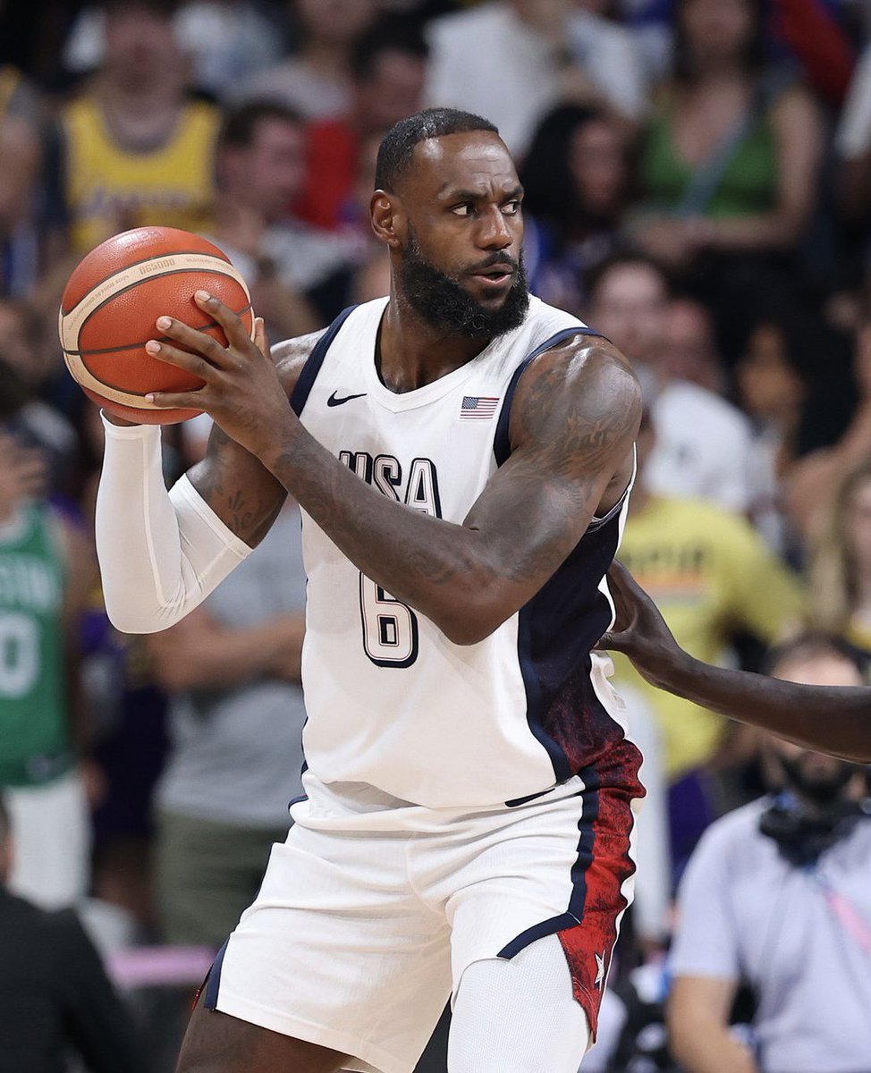 50NuancesDeNBA's tweet photo. LeBron est devenu ce soir le troisième joueur de l’histoire de Team USA à scorer 300+PTS avec l’équipe nationale lors de Jeux Olympiques !

Il rejoint KD et Melo 🫡🇺🇸 https://t.co/2FAJ82FXgW