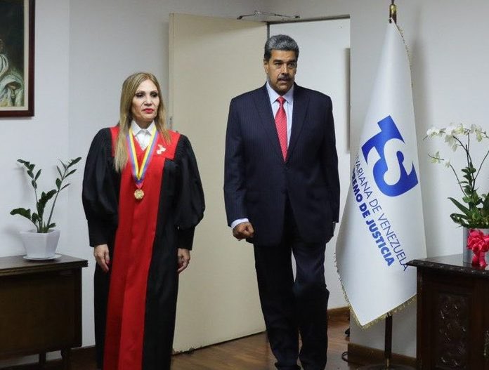 Presidente Maduro insta al TSJ dirimir ataque contra el proceso electoral e intento de golpe de Estado

#VenezuelaEsPaz

 psuv.org.ve/portada/presid…