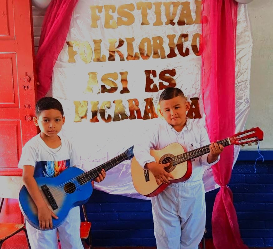 Festival Folklórico "Así es Nicaragua", con la participación de niñas y niños de Educación Inicial, a fin de fortalecer nuestra identidad y orgullo nacional, mediante representaciones artísticas de danza.