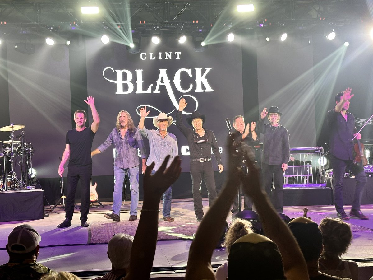 What an incredible night at <a href="/InterlochenArts/">Interlochen Center for the Arts</a> opening for the incredible <a href="/Clint_Black/">Clint Black</a>!! Thanks to each and every one of you that came out to support me. It means the world! 

Photos @marieunderwoodphoto