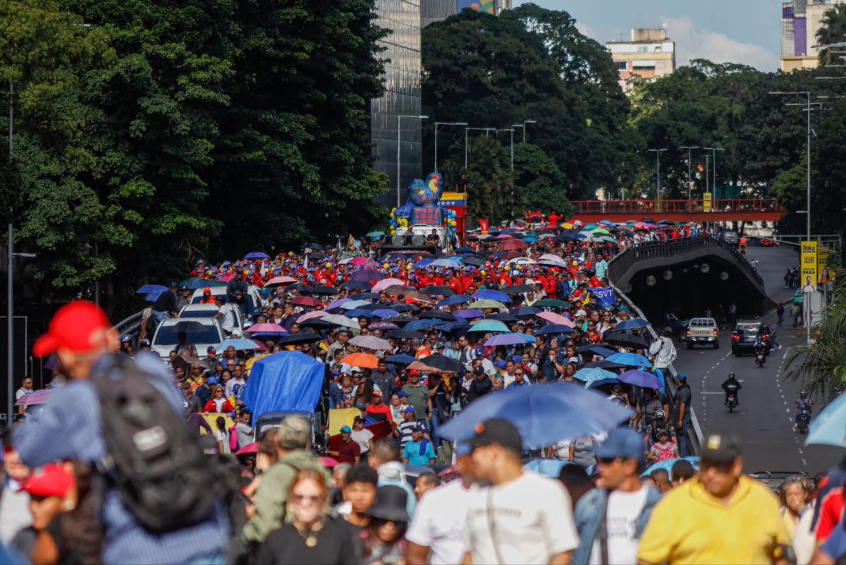 vs_cites's tweet photo. #31Jul | Las calles de Caracas siguen tomadas por la paz, el amor y el compromiso del pueblo con la Patria.

Con algarabía, el poder popular y la clase obrera se  congregaron en la Cantv de la Av. Libertador y  marcharon hasta el Palacio de Miraflores.

#VenezuelaEsPaz https://t.co/vpEzOWEhTN