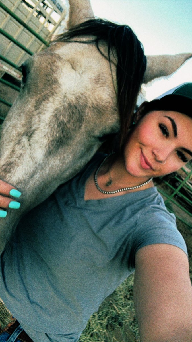 kayabeck02's tweet photo. She’s a pretty psycho #docolena #twoeyedjack #peppysandbadger https://t.co/4zCsRkWo4o