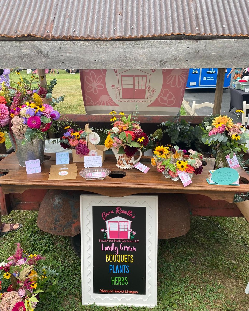 Say hello to Clara Roselles Flower and Herb Garden!

Find Clara Roselle’s Flower and Herb Farm on Facebook and Instagram (@clararoselles_flowerandherb).

#KYGrownCutFlowers #KYGrownCutFlowerMonth #KYFlowerFarmer #LocalFlowers #farmerflorist