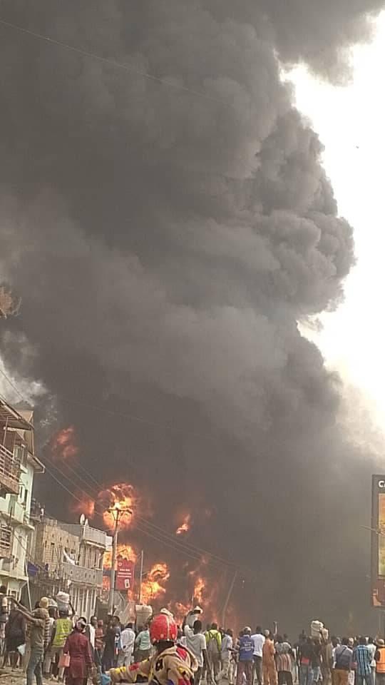 CongoHandicap's tweet photo. Les incendies à répétition au Sud Kivu mais Kinshasa la musique et les concerts 
Excellence @SuminwaJudith 
N’attendez pas qu’il ait  les drames pour décréter un deuil national @Presidence_RDC @ConstantMutamba 

#Luc https://t.co/DlC9opPz58