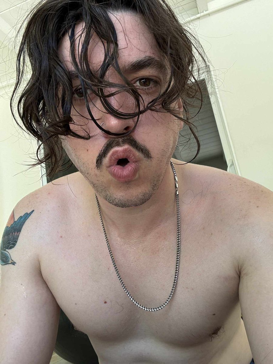 (dead) Daily Julian from Loveless (@dailycomeau) on Twitter photo 