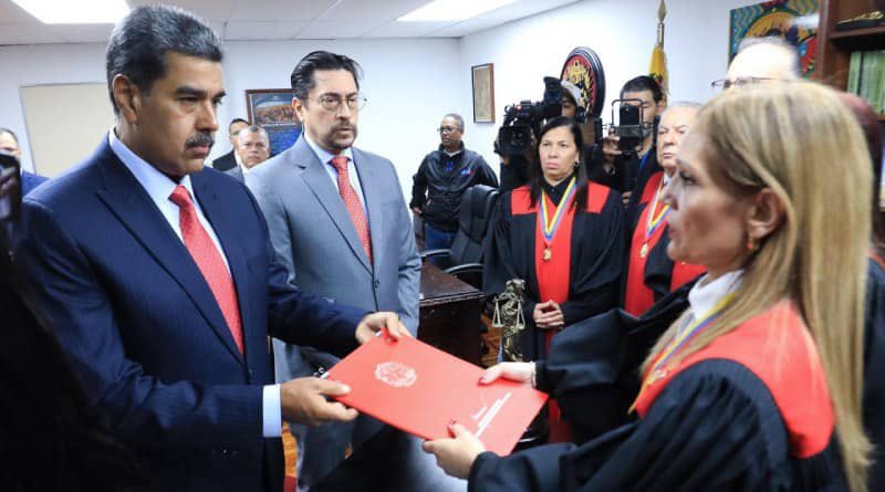 #EnNoticia🗞️ | Presidente Nicolás Maduro interpone Recurso de Amparo ante Sala Electoral del TSJ

acortar.link/nYqC0q
