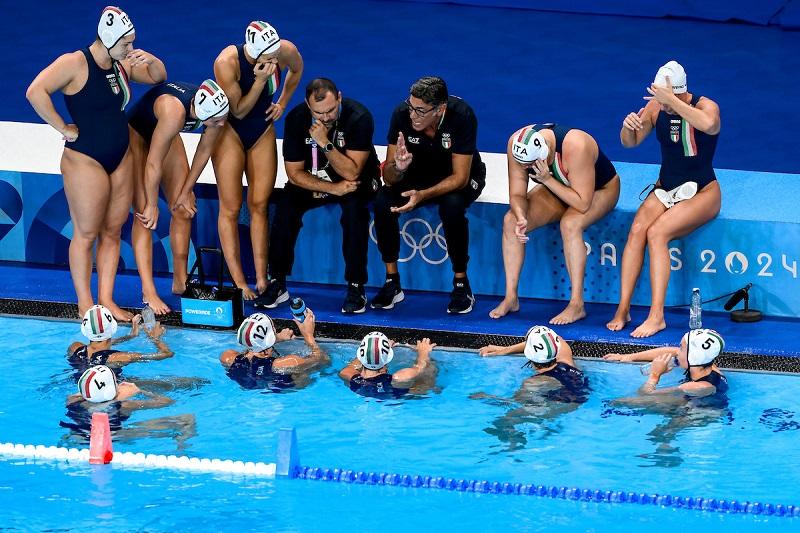 #Paris2024 #waterpolo 

Gli Stati Uniti ci superano per 10-3
Una buona difesa, soprattutto in inferiorità numerica (6/15), ma le statunitensi sono implacabile e vincono nettamente
Dopodomani sfida cruciale con la Grecia
#olympics #OlympicGames #7rosa #pallanuoto