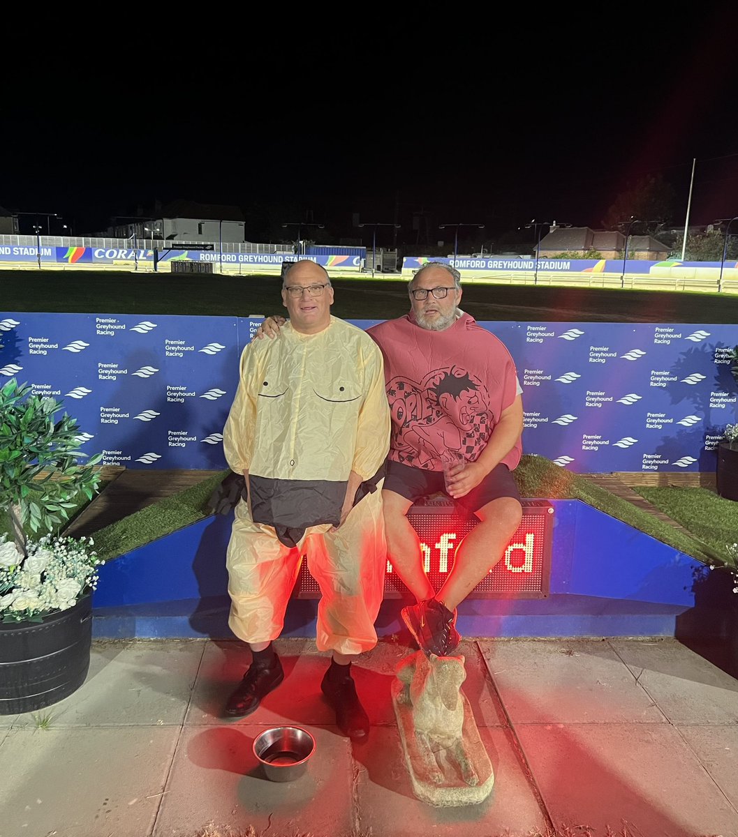 RomfordDogs's tweet image. Great sportsmanship🤝

Thank you to friends and supporters of the stadium Richard and John for taking part in tonight’s human match race. What a success! 

Well done John on your big win! You both should be very pleased with yourselves - All for Prostate Cancer and Children with…