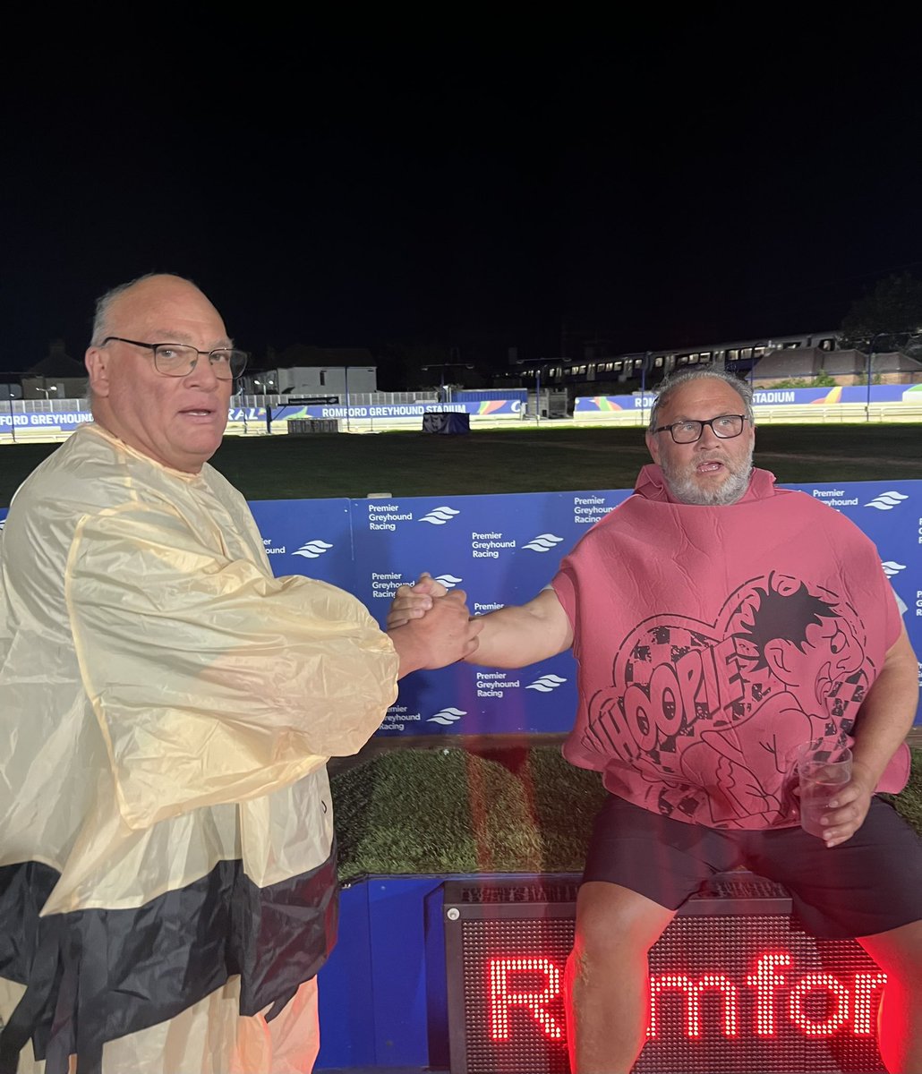 RomfordDogs's tweet image. Great sportsmanship🤝

Thank you to friends and supporters of the stadium Richard and John for taking part in tonight’s human match race. What a success! 

Well done John on your big win! You both should be very pleased with yourselves - All for Prostate Cancer and Children with…